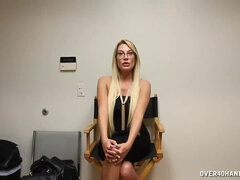 Grote lul, Blond, Rondborstig, Lul, Brillen, Handbeurt, Moeder die ik wil neuken, Moeder