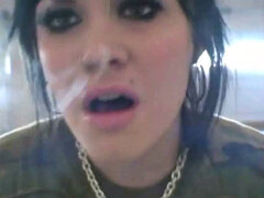 18, Amatør, Bak kulissene, Brunette, Petite, Røyker, Softcore, Tenåring