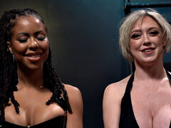 Iso perse, Musta, Sidonta, Tumma, Fetissi, Lateksi, Lesbo, Äiti jota haluaisin panna