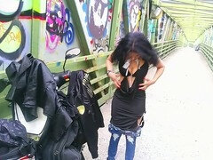 Svart, Avsugning, Klänning, Ebenholts, Utomhus, Offentlig