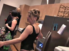 18, Badrum, Brunett, Doggystyle, Mellanrasig, Party, Tonåring, Tuttar