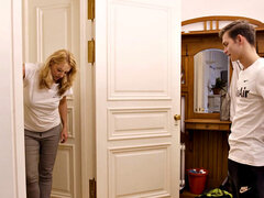 18 χρονον, Τουαλέτα, Μεγάλα βυζιά, Ξανθιά, Αυνανισμός, Ώριμη, Ώριμη γυναίκα, Ρώσος