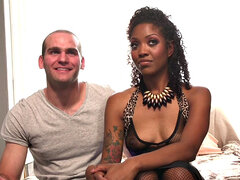 Związanie dyscyplina & dominacja uległość, Brunetka, Para, Ciemna karnacja, Femdom, Bielizna, Pończochy, Zabawki