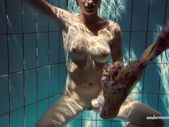 Brunetka, Žena, Fetiš, Vonku, Bazén, Na verejnosti, Sprcha, Sólo