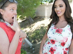 Grosse titten, Blasen, Braunhaarige, Hundestellung, Massage, Masturbation, Milf, Titten