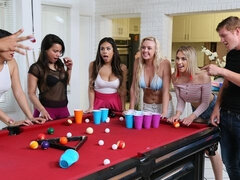 Velika rit, Fafanje, Zaloteni, Moški z dvema ženskama, Dekle drka tiča, Muco, Študentje, Trojček