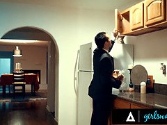 Grote kont, Grote mammen, Bedriegen, Vingeren, Lesbisch, Natuurlijke tieten, Kut duiken, Realiteit