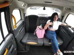 Amateur, Gros seins, Sucer une bite, Brunette brune, Plantureuse, Voiture, Tchèque, Branlette thaïlandaise