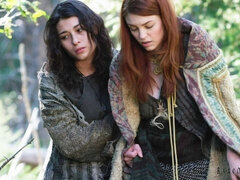 Store bryster, Brunette, Give finger, Behåret, Naturlige bryster, Udendørs, Fisse, Stripning