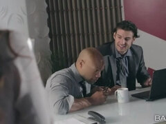 Tussi, Grosse titten, Braunhaarige, Schwanz, Europäisch, Fingern, Handjob, Lecken