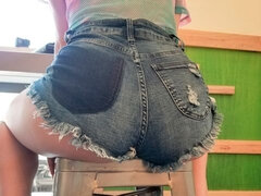 Hatalmas hátsó, Szőke, Cumizás, Kutya póz, Kézimunka, Tetkó, Tini