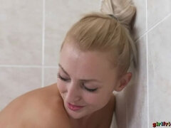 Salle de bains, Pieds, Fétiche, Doigter, Petite amie, Lesbienne, Léchez, Chatte