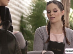 Brunetka, Rodina, Vlasatej, Lesbické, Spodná bielizeň, Masturbácia, Drobunké, Kozičky