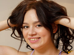 Brunette brune, Masturbation, Solo, Nénés