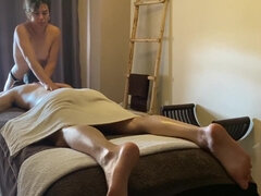 Rumpa, Brunett, Bystig, Långt ner i halsen, Hd, Massage, Milf, Fitta