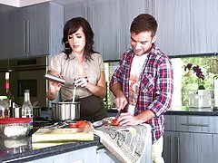 Глубокая глотка, Член, Хд, На кухне, Лизание, Мамочка, Чудовищные размеры, Пенис