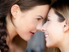 Morena, Atrapados, Lesbiana, Tetas naturales, Al aire libre, Afeitado, Flaco, Tetas