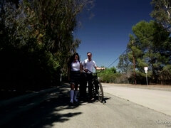 Ξανθιά, Πίπα, Πούτσος, Ηδ, Γλείψιμο, Φυσικά βυζιά, Μαθητής, Στολή