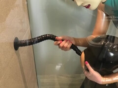 Amatør, Pik sutte, Dildo, Kvinde dominans, Latex, Bad, Slave, Spansk