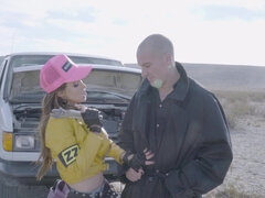 Bebê, Pauzão, Peitos grandes, Boquete, Morena, Peituda, Carrro, Vagina gozada cu gozado