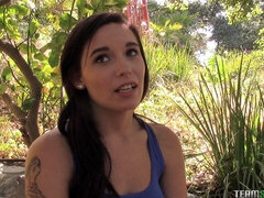 Veľké péro, Veľké kozy, Kuřba, Brunetka, Mamina, Prirodzené prsia, Tetovanie, Teenka