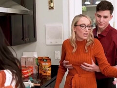 18, Niemowlę, Duże cycki, Blondynka, Wytrysk, Hardcore, Mamuśka, Stringi