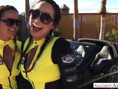 Braunhaarige, Sperma im mund, Behaart, Lecken, Zierlich, Muschi, Tätowierung, Flotter dreier