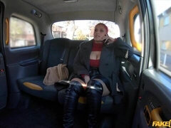 Μεγάλος κώλος, Μεγάλος πούτσος, Μεγάλα βυζιά, Πίπα, Αυτοκίνητο, Σκληρό, Ώριμη γυναίκα, Κοκκινομάλα