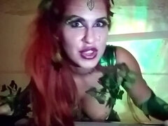 Let yourself be seduced by the fatal kiss of Sexy and horny Poison Ivy