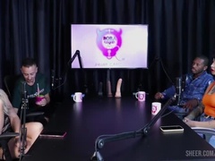 Belleza, Rubia, Compilación, Juegos, Lencería, Masaje, Público, Tatuaje