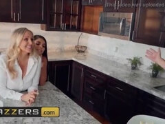 Stor røv, Store bryster, Blondine, Mor jeg gerne vil kneppe, Hård sex, Strapon, Teenager, Bryster