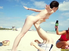 Grosse bite, Gros seins, Sucer une bite, Plantureuse, Hard, Hd, Argent, Réalité