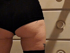 Cul, Fait maison, Mère que j'aimerais baiser, Esclave, Solo, Tatouage