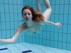 Anetta shows her undressed sexy body underwater