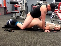 Trainer fucking in the gym