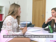 Amatör, Dildo, Kvinna, Fingering, Lesbisk, Slick, Kontor, Leksaker