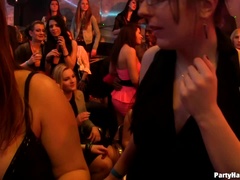 Veľké péro, Brunetka, Oblečené ženy, Tanec, Žena, Skupina, Orgie, Fajka  sanie
