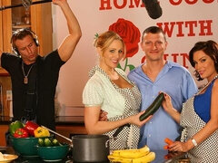 Hatalmas hátsó, Monumentális dákó, Tekintélyes didik, Cumizás, Gesztenyebarna, Kutya póz, Érett feleség, Begyek