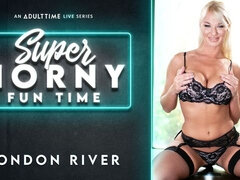 Grote mammen, Blond, Gapende, Handbeurt, Masturbatie, Alleen, Strippen, Webcamera