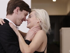 Babe, Fafanje, Busty, Erotično, Prstni, Razkazovanje jošk v javnosti, Poljubljanje, Čvrsta