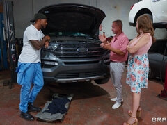 Kat Marie wants to fuck mechanic Dickdealer Don