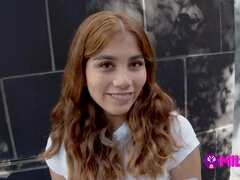 Tir de sperme, En levrette, Fille latino, Argent, Public, Réalité, Rasée, Nénés