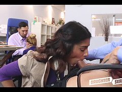 Grosser arsch, Blasen, Braunhaarige, Papi, Hd, Büro, Orgie, Jungendliche (18+)