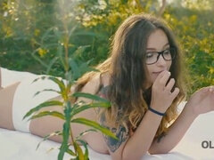 Silmälasit, Tatuointi, Tissit