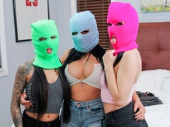 Suihinotto, Ruskeahiuksinen, Takaapäin, Ryhmä, Käsihoito, Orgiat, Tatuointi, Tissit