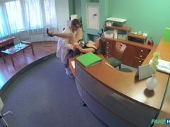 Amatør, Store bryster, Pik sutte, Hundestilling, Håndjob, Slikning, Kontor, Uniform