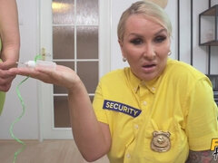 Iso perse, Isot tissit, Vibraattori, Lesbo, Alasti, Squirting, Tissit, Univormu