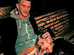 Grote lul, Grote mammen, Blond, Pijpbeurt, Hondjeshouding, Hardcore, Moeder die ik wil neuken, Tatoeage