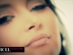 Tetas grandes, Morena, Estilo perrito, Tetas naturales, Orgía, Coño, Medias largas, Tetas