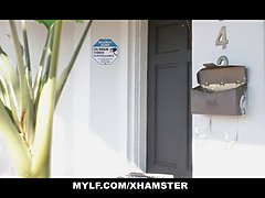 Kuřba, Brunetka, Hlboký orál, Masturbácia, Milf  mčbp, Mamina, Pička, Nevlastná mama